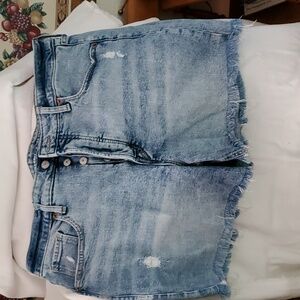 Old Navy hogh rise secret smothing pockets denim shorts. Sz 16